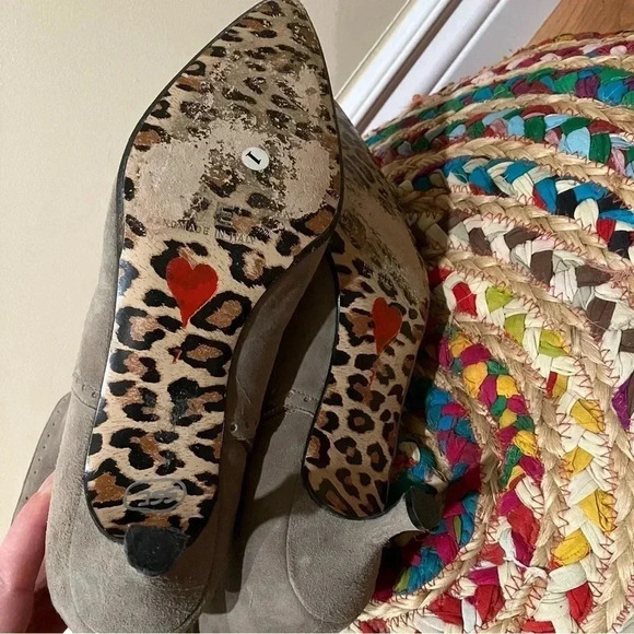 Warren Edwards  grey suede pointed toe kitten heel leopard soles ankle boots - Picture 6 of 10